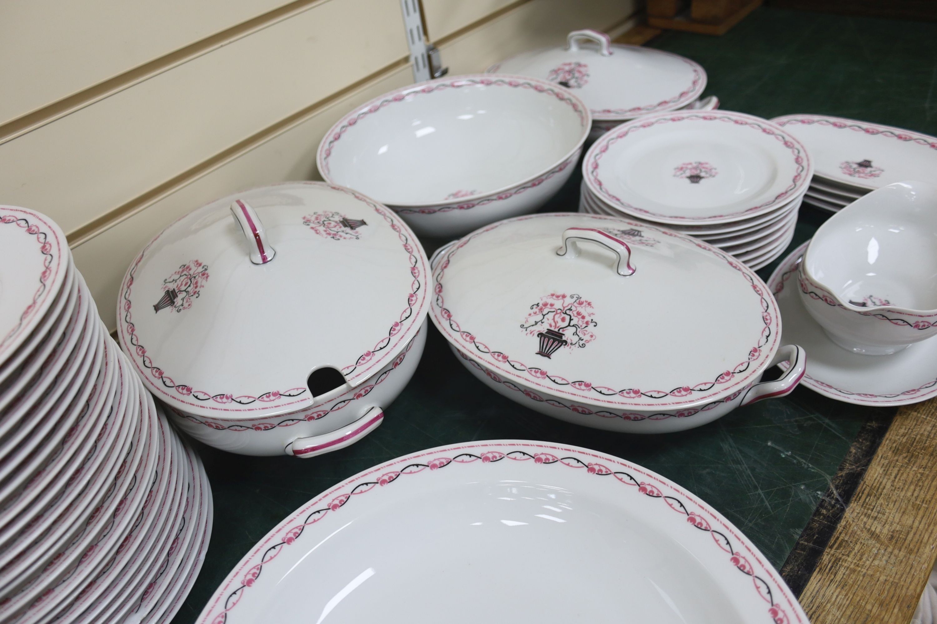 A Limoges ‘la maitrise’ part dinner service